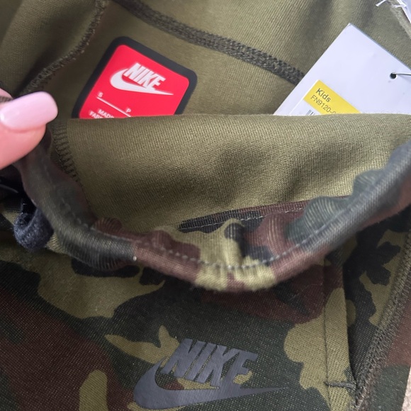 Nike tech youth camo joggers + jacket combo. Size XS (6-7) - Picture 7 of 11